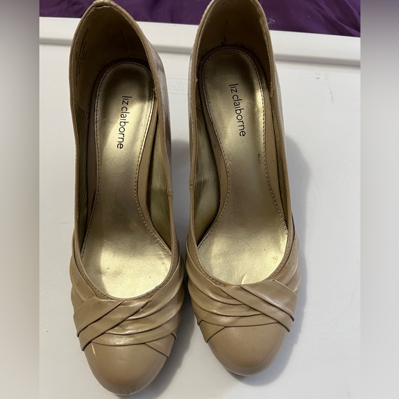 5 items for $20/ Liz Claiborne heels, tan/beige color size 8.5 - Picture 2 of 7